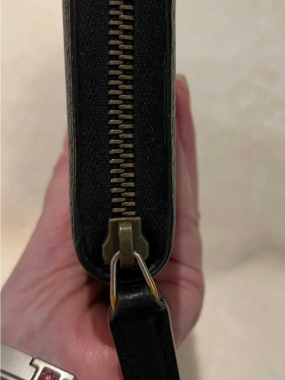 Gucci Black Leather Zip Wallet with Gold Bee and Star Motif like new - Picture 4 of 7